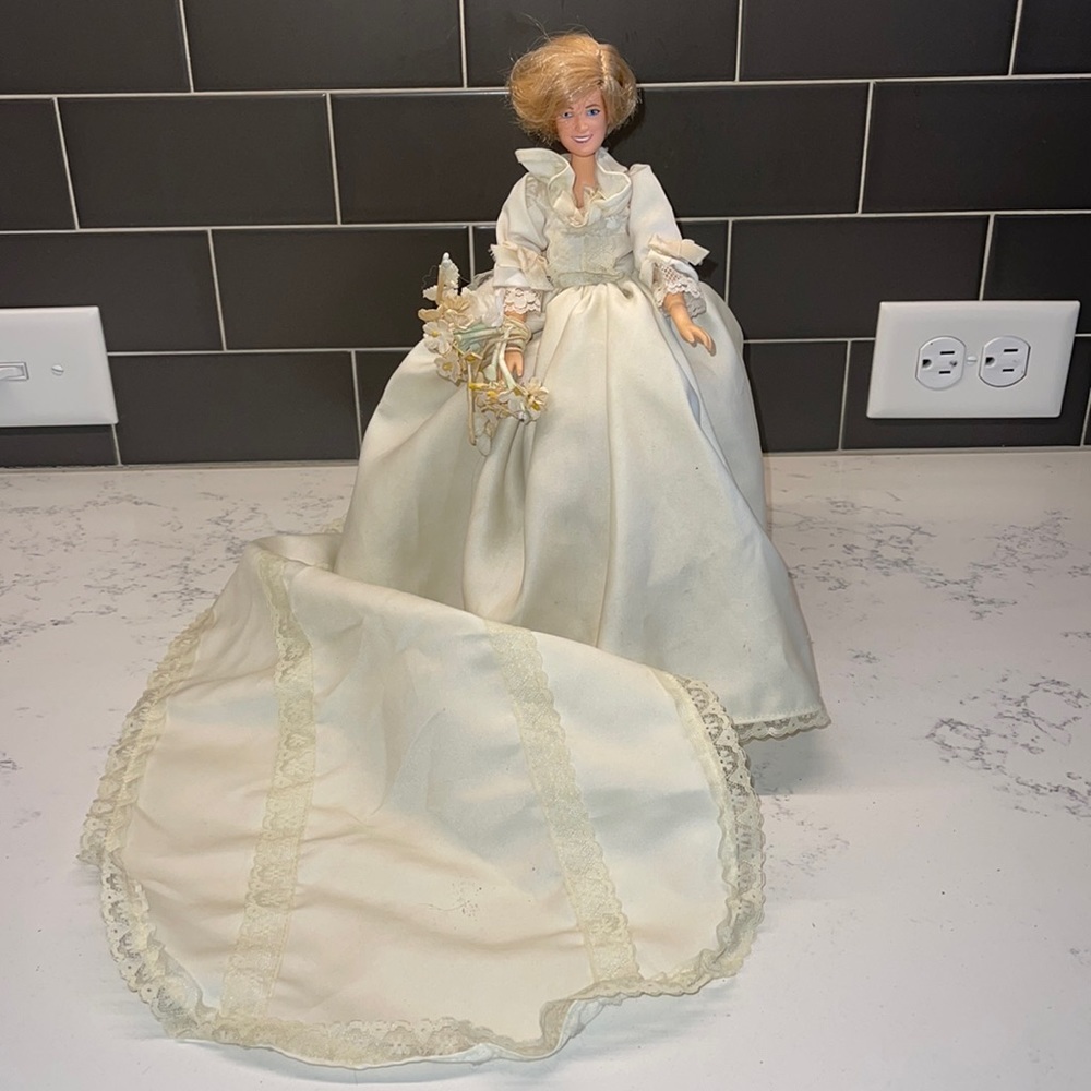 Vintage princess Diana Royal wedding, Goldberger doll